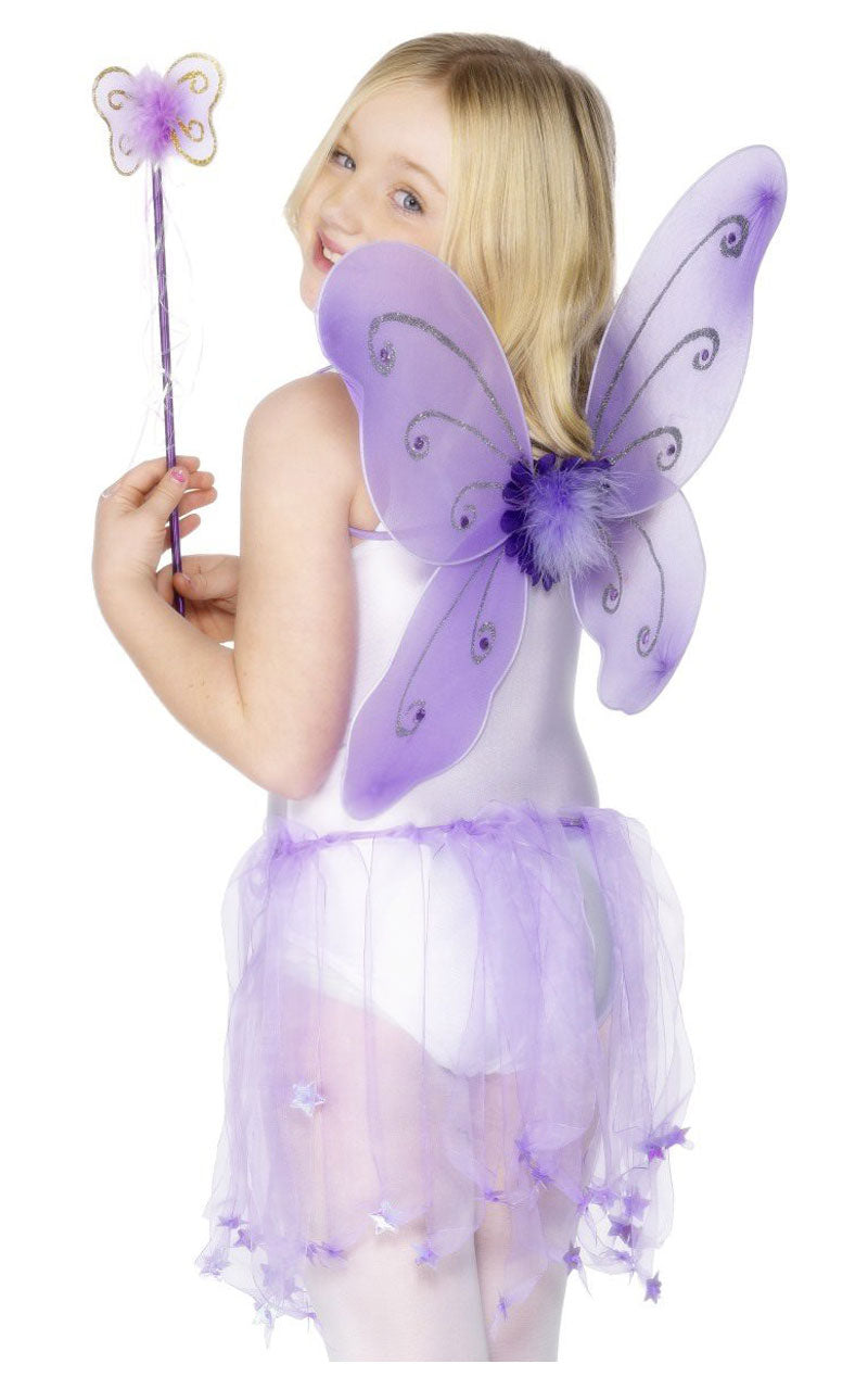 Ailes de papillon violet et baguette